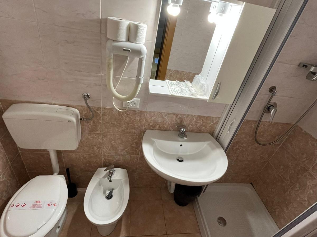 Hotel Villa Costa チェッレ・リーグレ エクステリア 写真